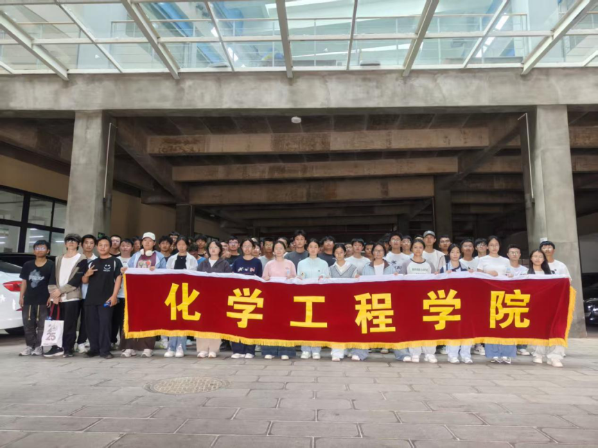 凝心聚力，绳采飞扬——javHiHi
荣获2025级新生拔河比赛优秀奖