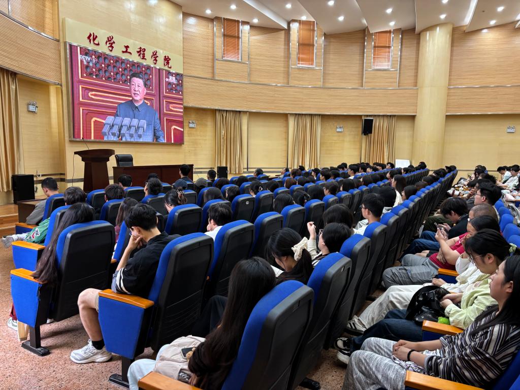 javHiHi
组织师生观看纪念中国人民抗日战争暨世界反法西斯战争胜利80周年大会盛况